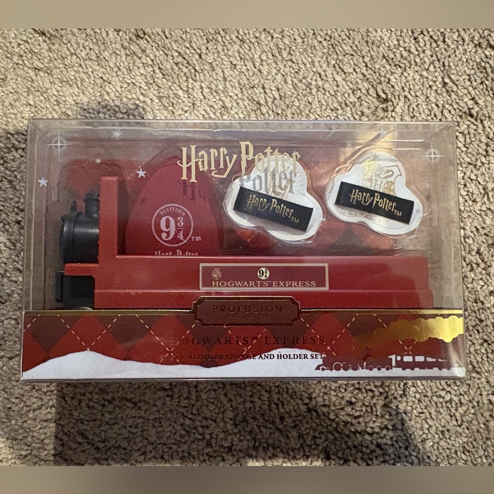 Harry Potter Hogwarts Express Makeup Brush Holder Set - Red